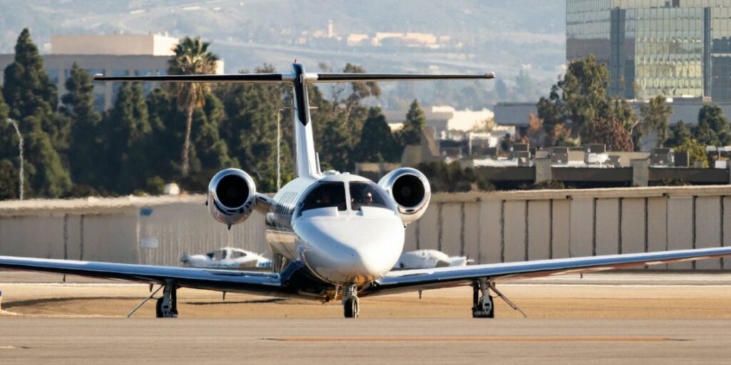 Avico Guide: How to rent a private jet and at what price?