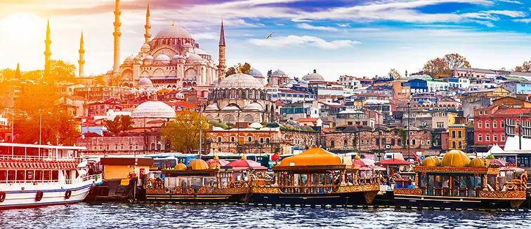 When is the best time to travel to Istanbul? 